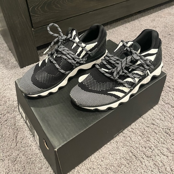 Sorel Black Kinetic Lace Sneaker Size 8 Womens - Picture 10 of 11